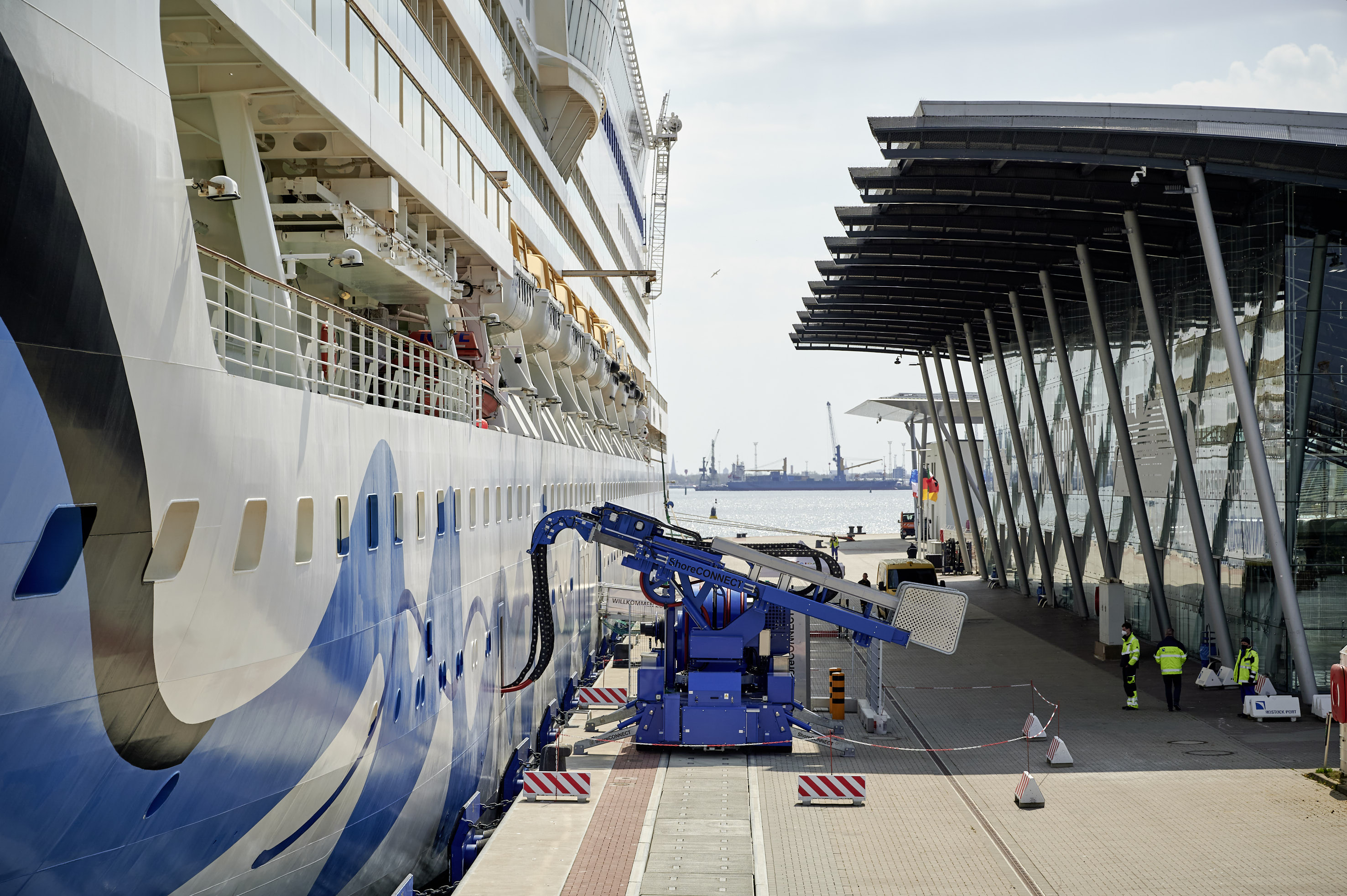 Landstromanlage in Warnemünde geht am Montag in Betrieb