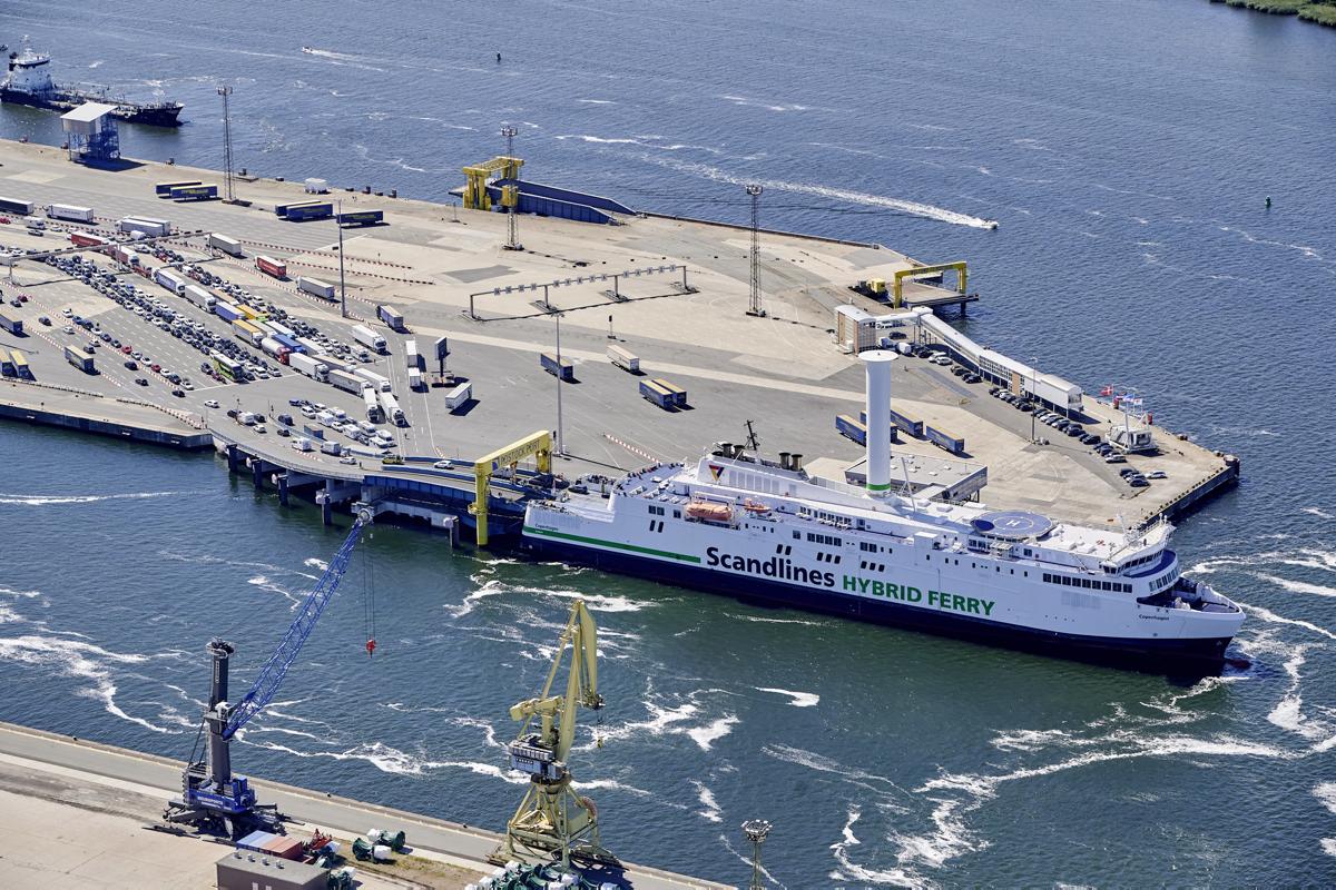 Scandlines startet mit Rückenwind in die Hauptsaison: Mehr Fahrgäste und Fracht auf der Rostock-Gedser-Route Scandlines startet mit Rückenwind in die Hauptsaison: Mehr Fahrgäste und Fracht auf der Rostock-Gedser-Route