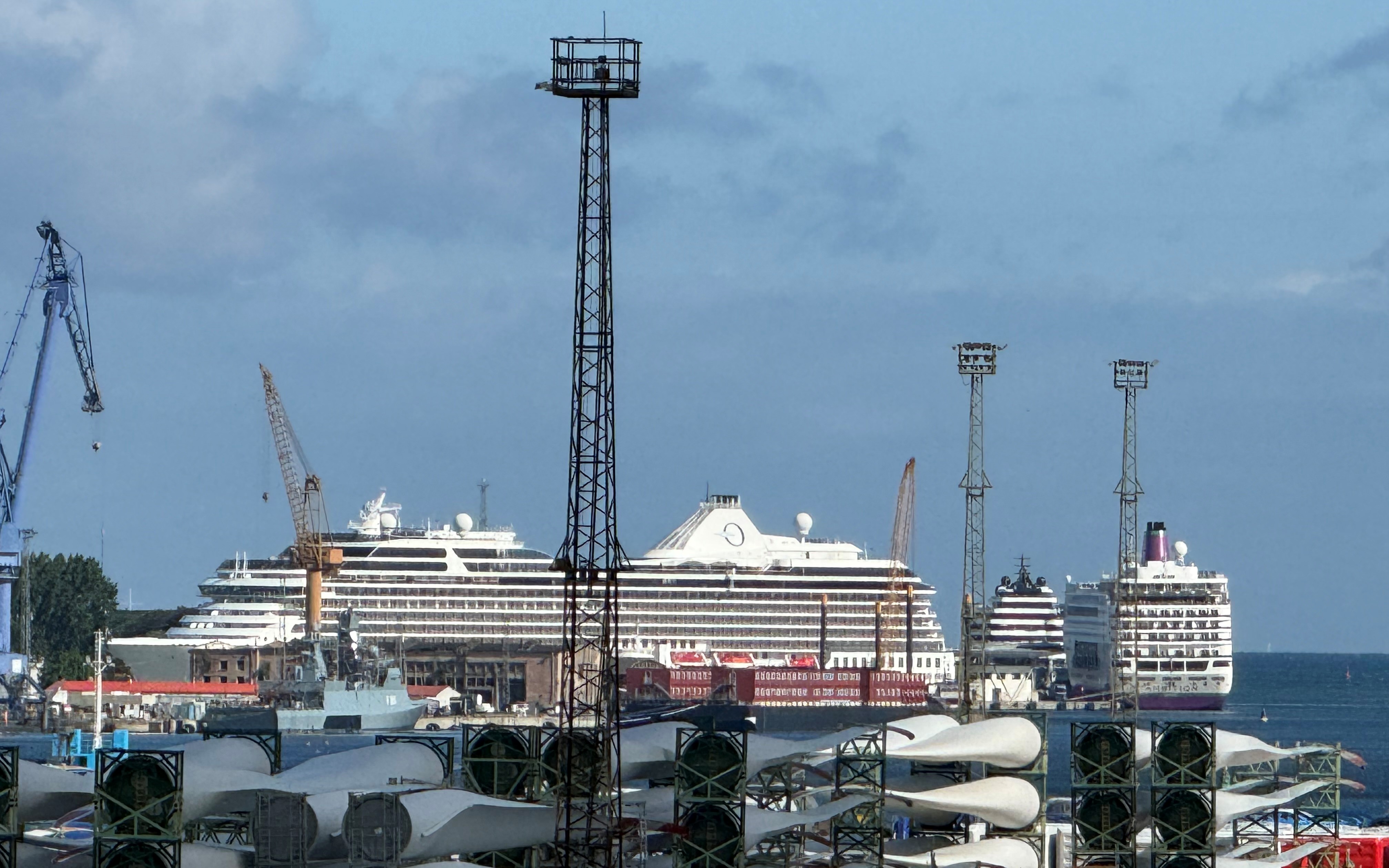 Drei Kreuzfahrtschiffe laufen Warnemünde an
