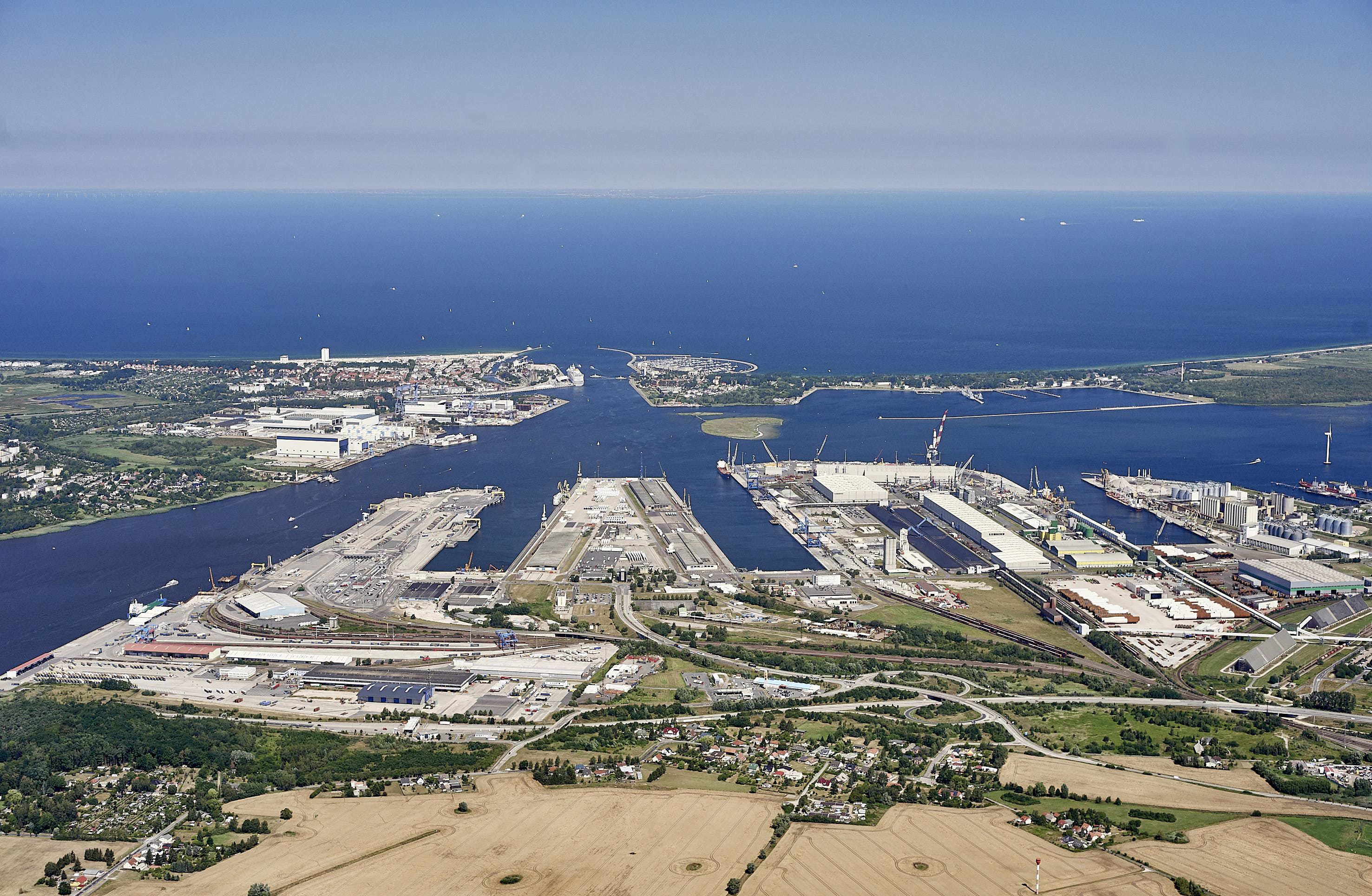 Bewährungsproben am Autoterminal im Hafen Rostock gemeistert