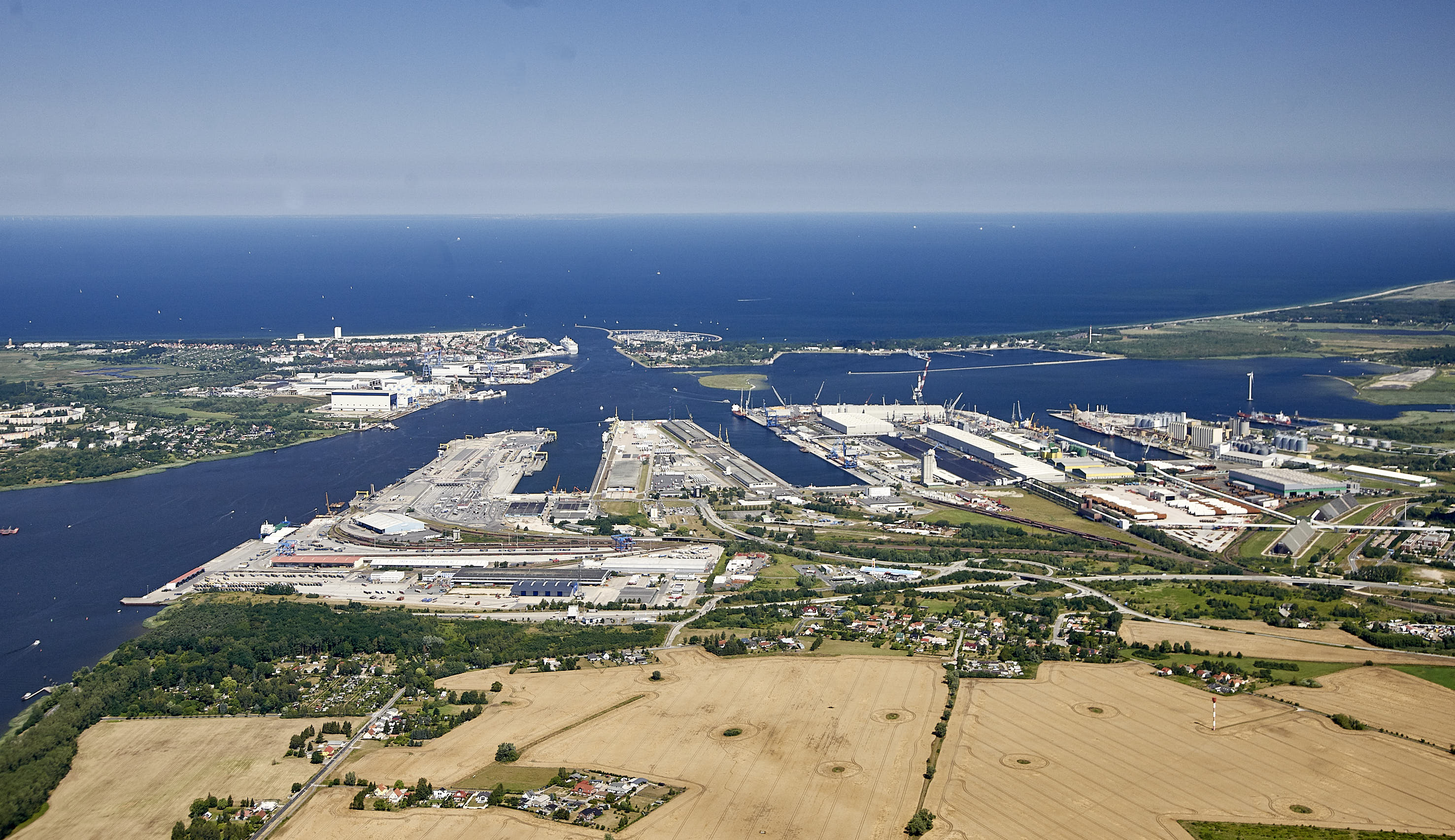 ˈʁɔstɔk (listen)), officially the hanseatic and university city of rostock (german: Rostock Port Start
