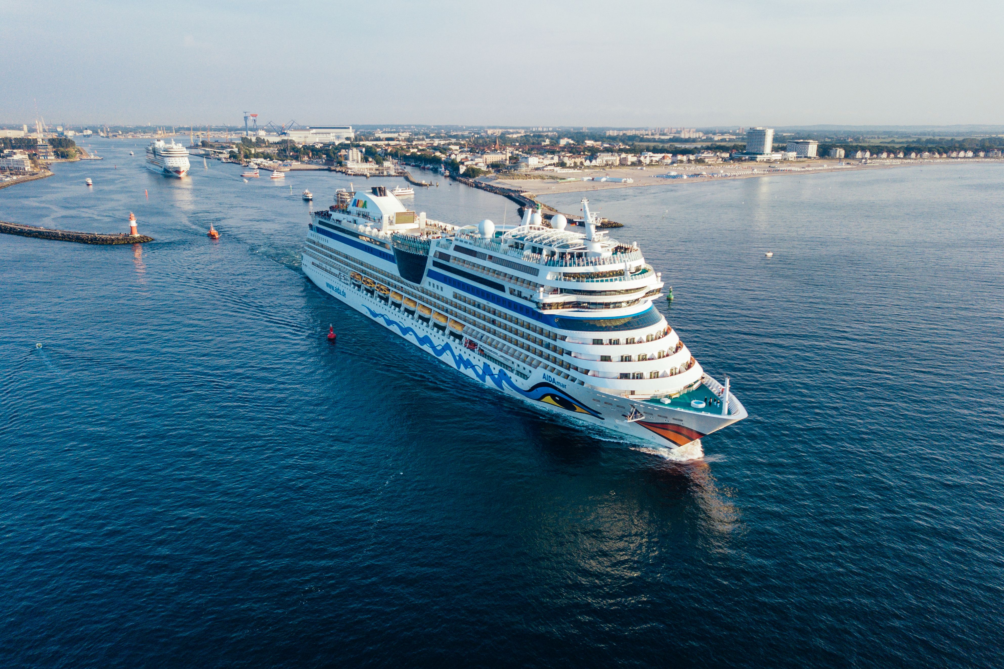 AIDA Cruises - AIDAmar startet in Warnemünde in die diesjährige Kreuzfahrtsaison