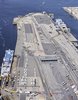 Luftaufnahme des Fährterminals Rostock. Gesamtansicht mit zwei Fähren am Liegeplatz.