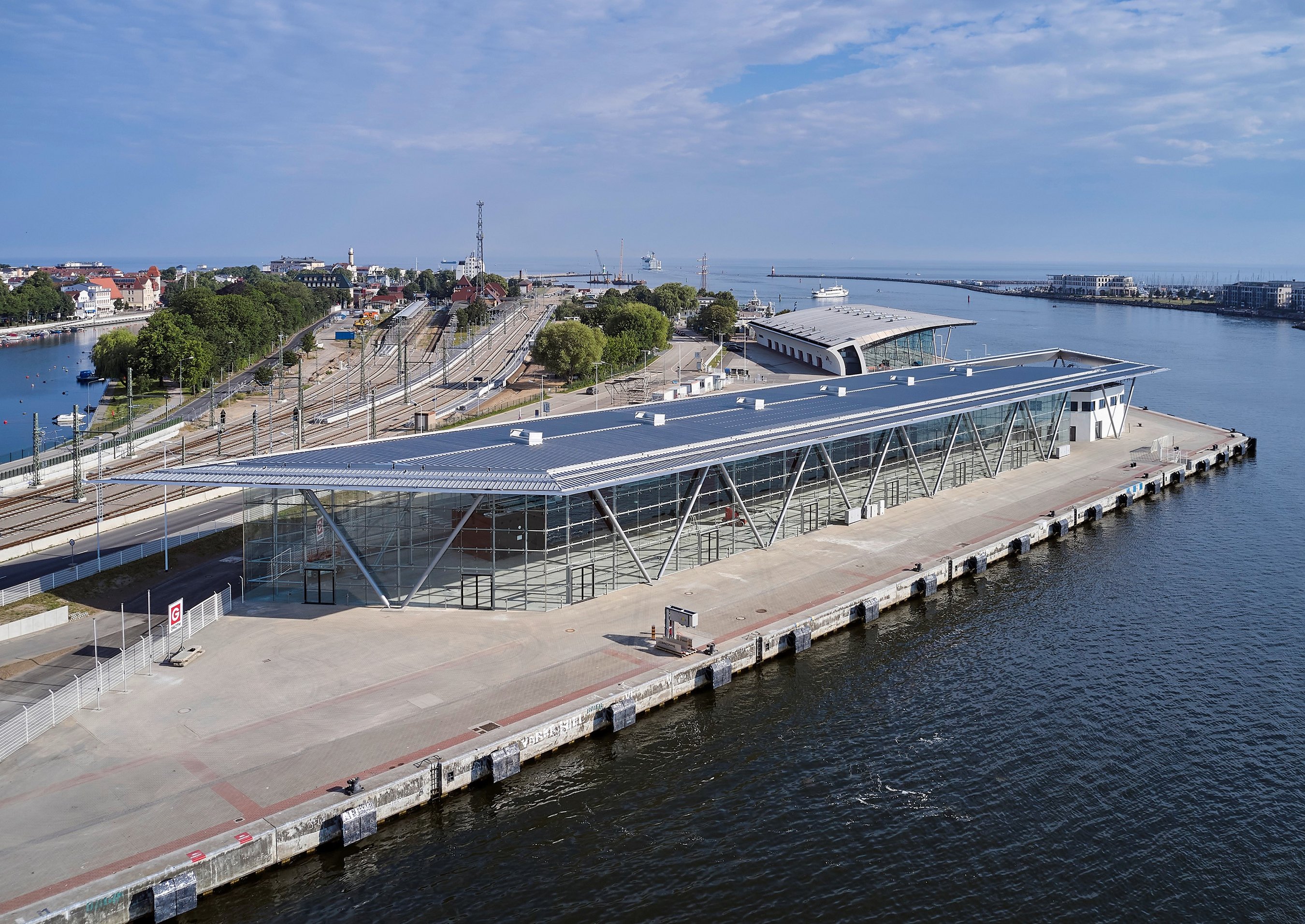 Rostock Port Neues Kreuzfahrtterminal eingeweiht