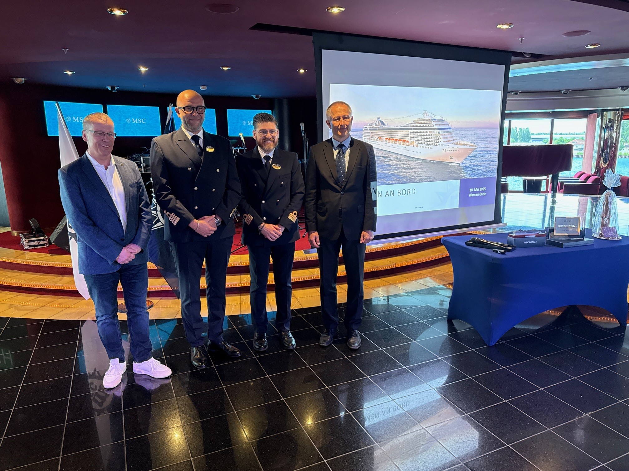 MSC Cruises feiert mit Gästen die angelaufene Sommersaison der MSC Poesia in Warnemünde