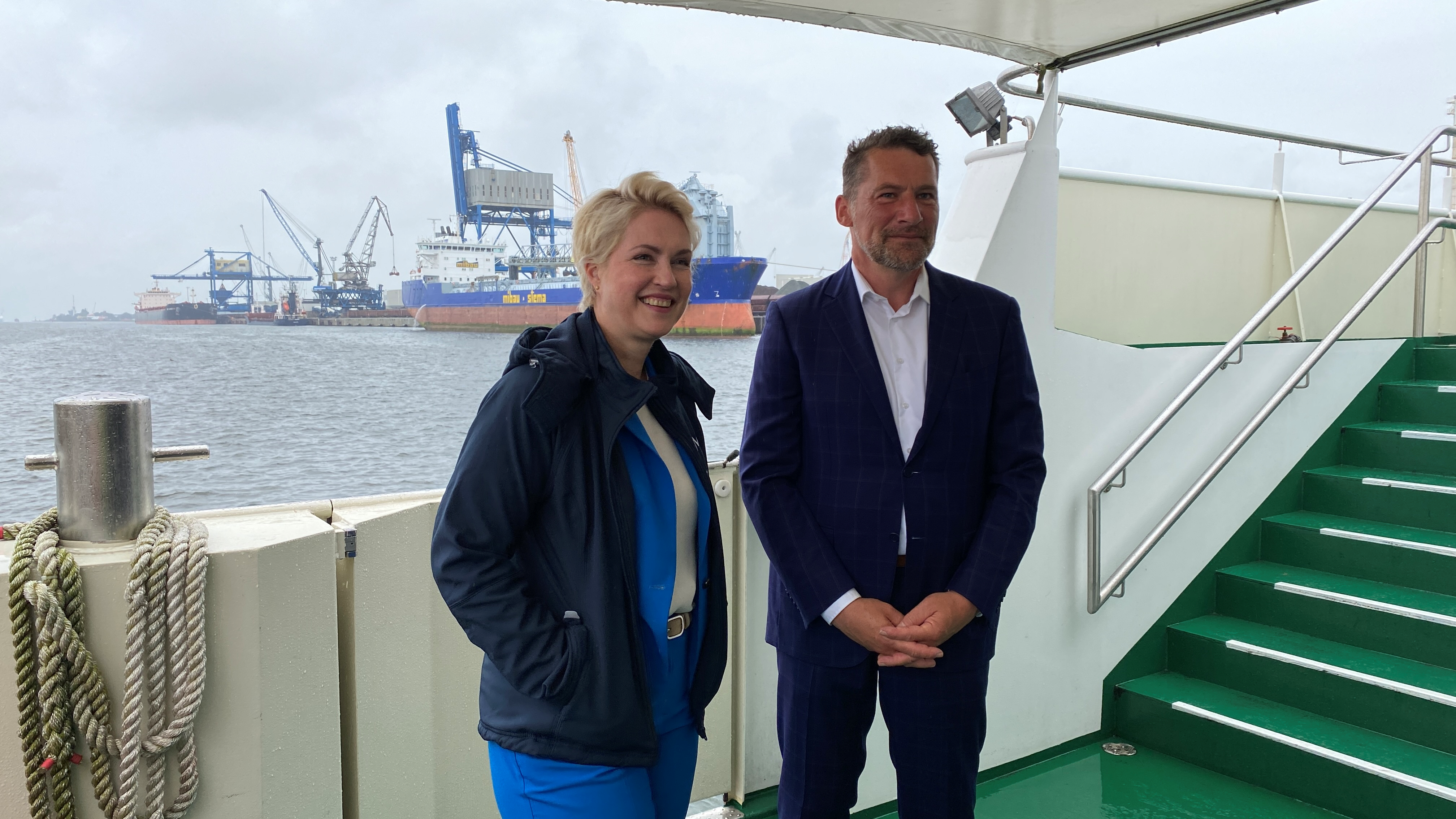 Besuch der Ministerpräsidentin des Landes Mecklenburg-Vorpommern Manuela Schwesig im Rahmen der MV-Tour im Überseehafen Rostock