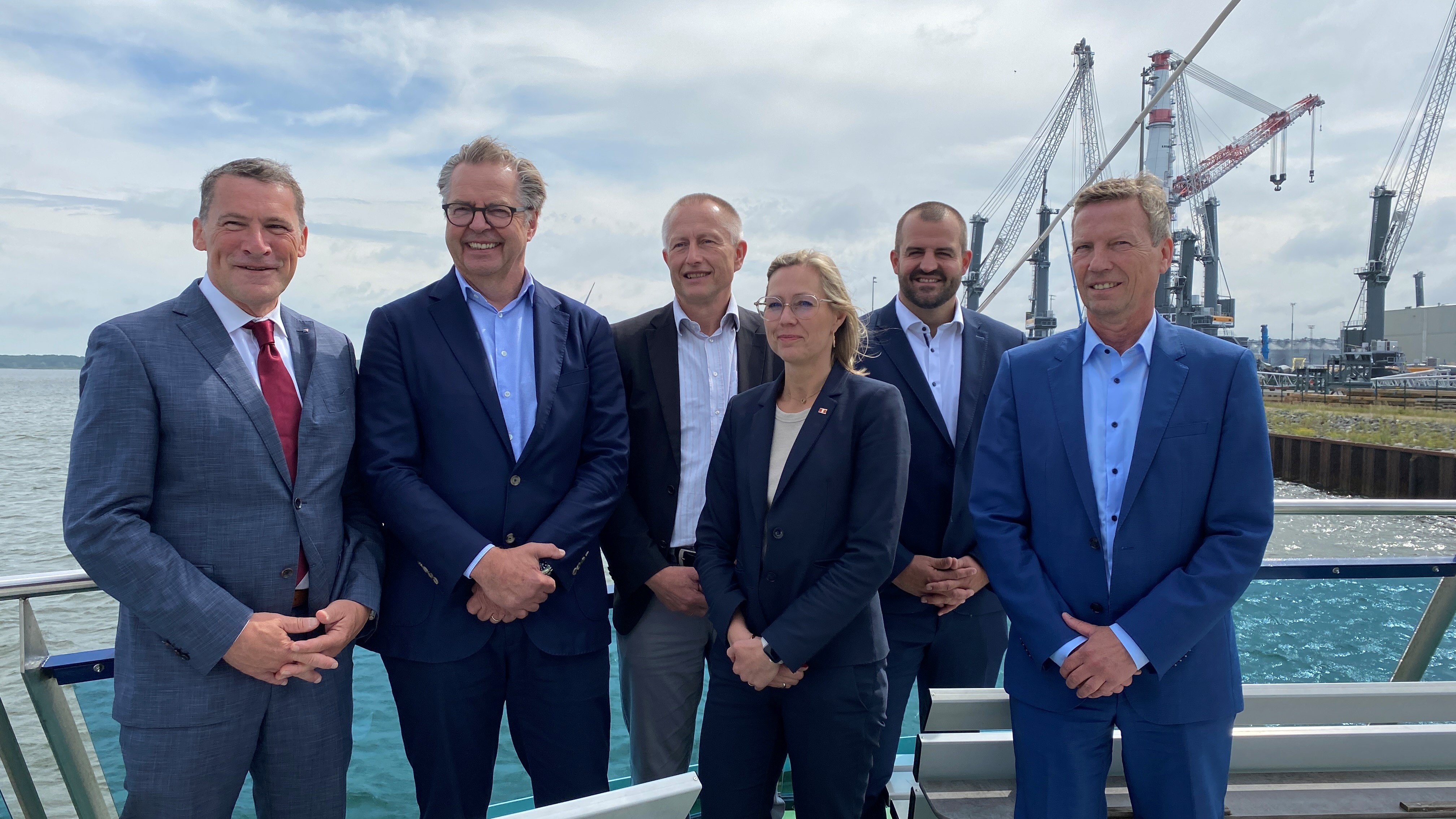 Handling results at the Overseas Port continue at record level 