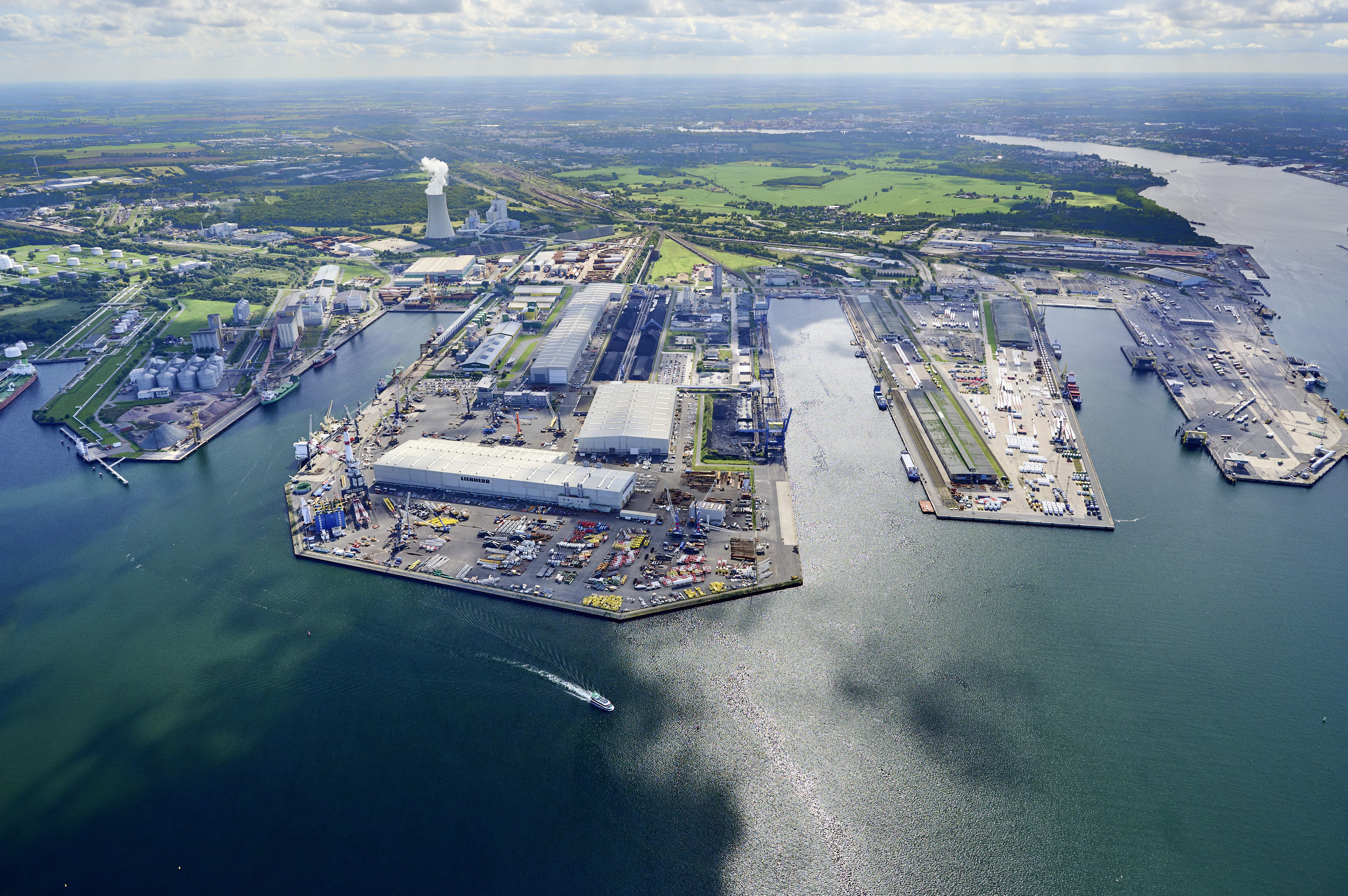 Record handling in a challenging year 2023 at Rostock Overseas Port
